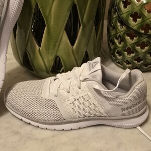 Reebok sneakers white size 8 new